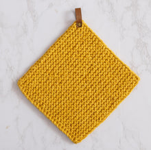 Load image into Gallery viewer, Knitted Pot Holder Set of 2